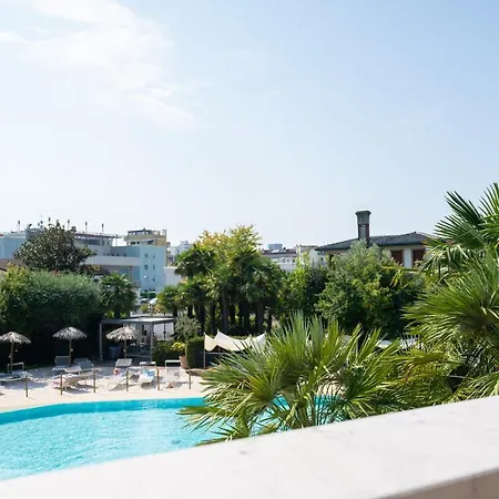 Aparthotel Carlotta Lido