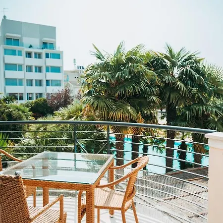 Carlotta Lido Aparthotel *