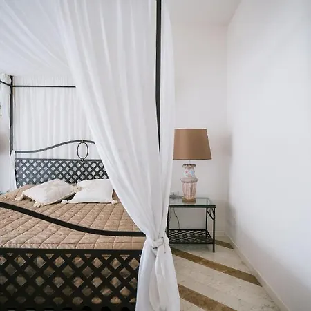 Carlotta Lido Aparthotel *