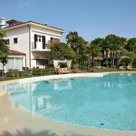 Carlotta Lido Aparthotel *