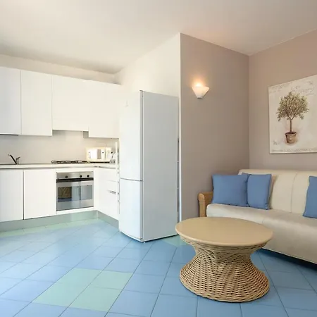 Carlotta Lido Aparthotel *
