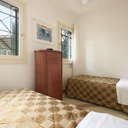 Carlotta Lido Aparthotel