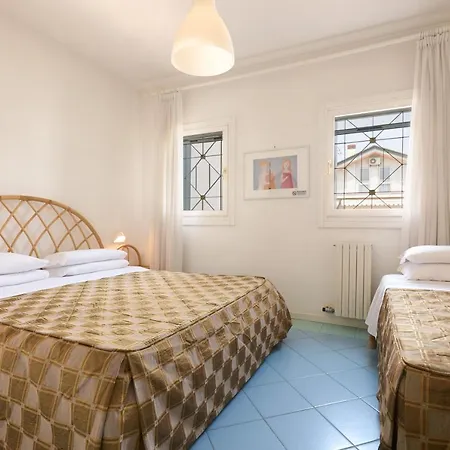 Carlotta Lido Aparthotel *