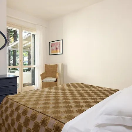 Carlotta Lido Aparthotel
